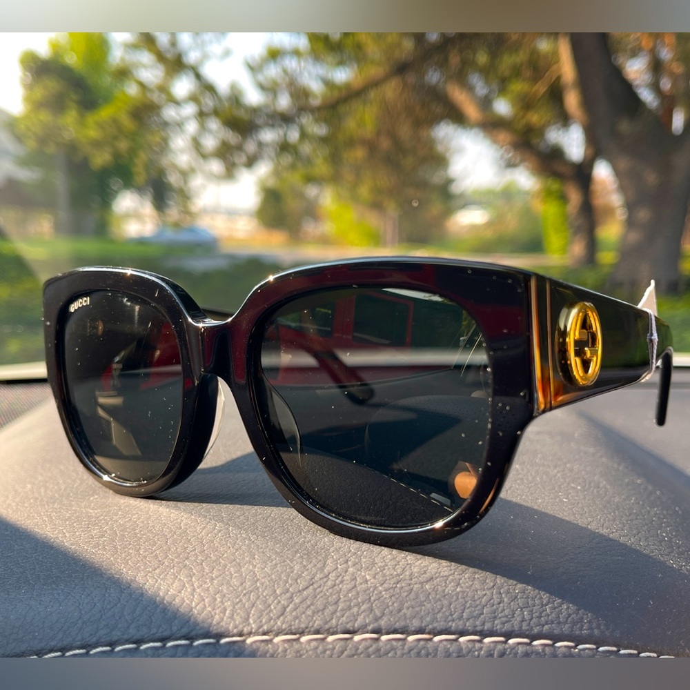 GUCCI
Acetate Square Frame Sunglasses GG0142SA Black